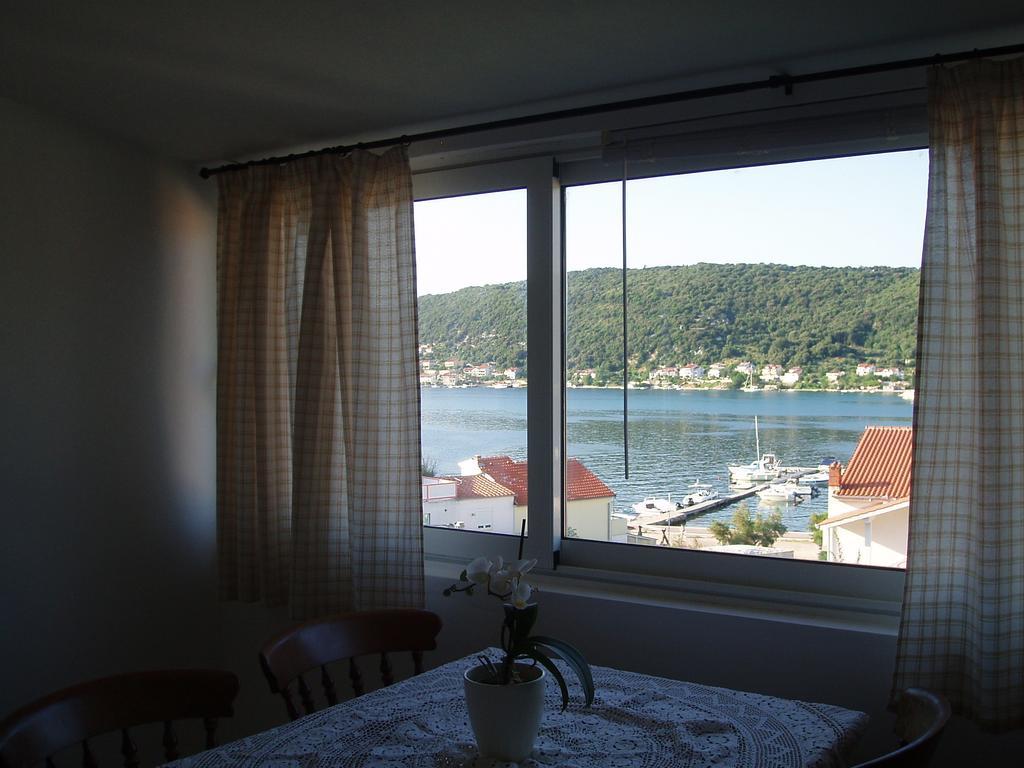 Guesthouse Tariba Supetarska Draga Habitación foto